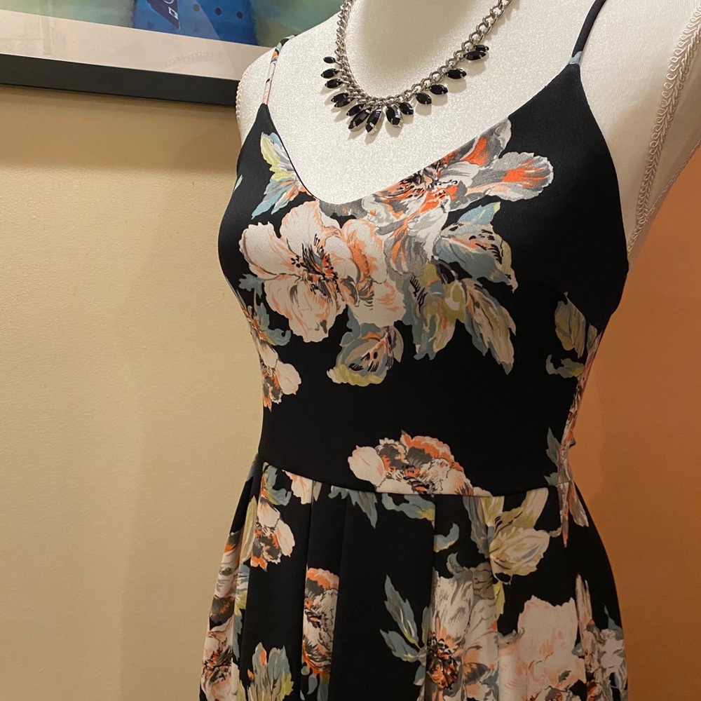 Dress - Picture 2 of 11